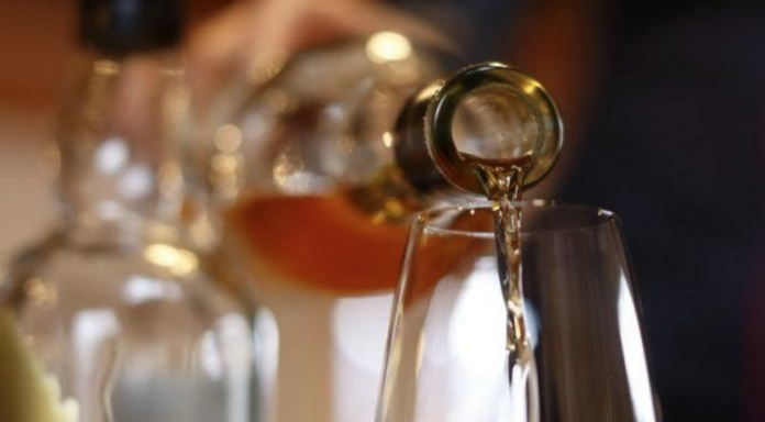 Previenen sobre peligro de consumir alcohol adulterado