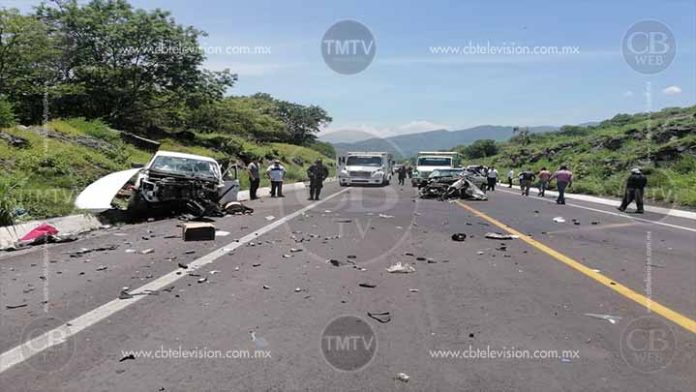 Una persona muerta y tres heridos deja choque en la Siglo XXI