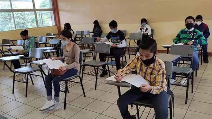Inician exámenes de ingreso a secundaria en Michoacán