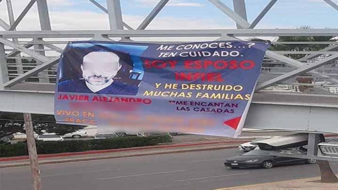 “Me encantan las casadas”, exhiben a esposo infiel colocando lonas
