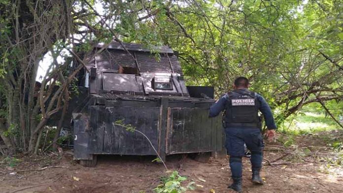 Arrestan a un hombre armado y auto con blindaje artesanal en Aguililla