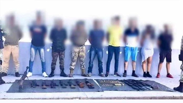 Arrestan a nueve sicarios en Aguililla; portaban armas largas