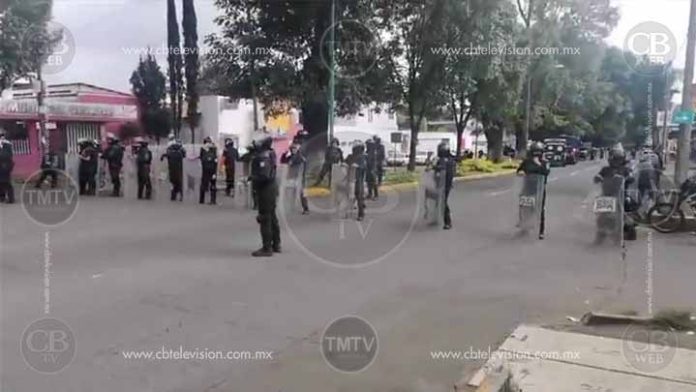 Arrestan a 22 comuneros que tomaron la alcaldía de Uruapan