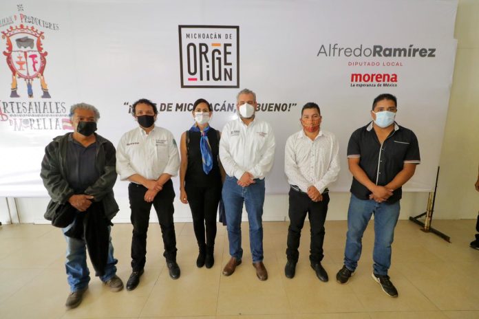 Alfredo Ramírez toma protesta a la asociación de artesanos de Morelia