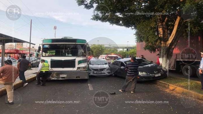 Choque de Taxi, Bora y Guajolotero en calzada La Huerta
