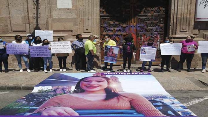 Familiares de Jessica González se manifiestan frente a Palacio de Gobierno