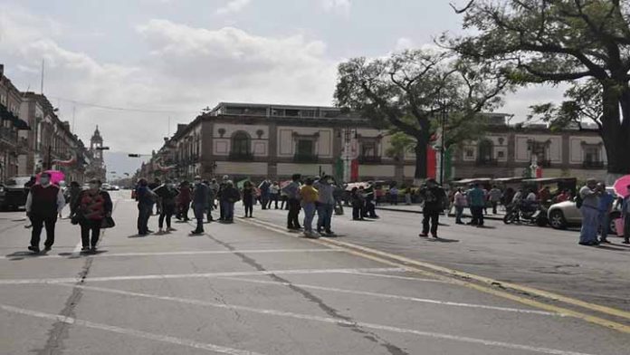 CNTE protagoniza bloqueos carreteros en Michoacán por exigencia de pagos retrasados