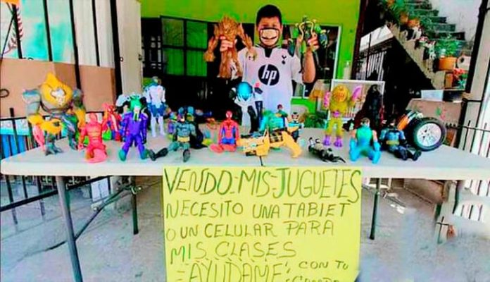 Niño vende sus juguetes para comprarse una Tablet y poder estudiar