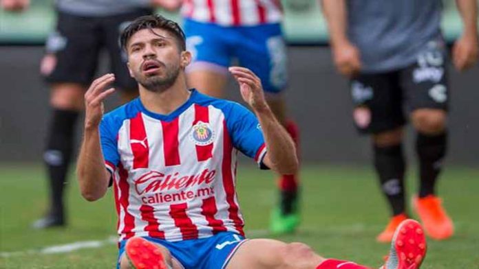 Tunden a Oribe por platicar con sus ex compañeros y se defiende Tunden a Oribe por platicar con sus ex compañeros y se defiende