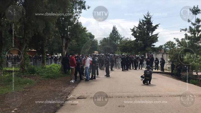 El secretario de gobierno, Carlos Herrera Tello, condenó la agresión de normalistas a policías estatales, ocurrida este viernes en las inmediaciones de la tenencia