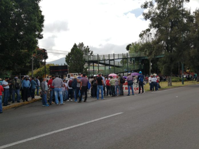 CNTE realiza marcha-desfile