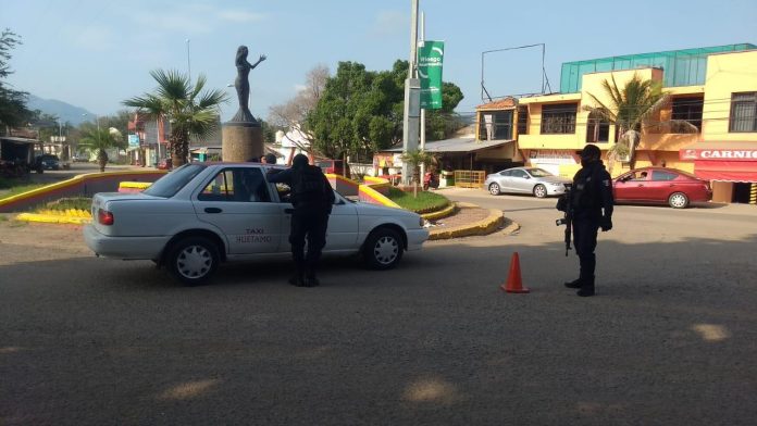 Con filtros informativos, realiza SSP acciones contra COVID-19 en Huetamo