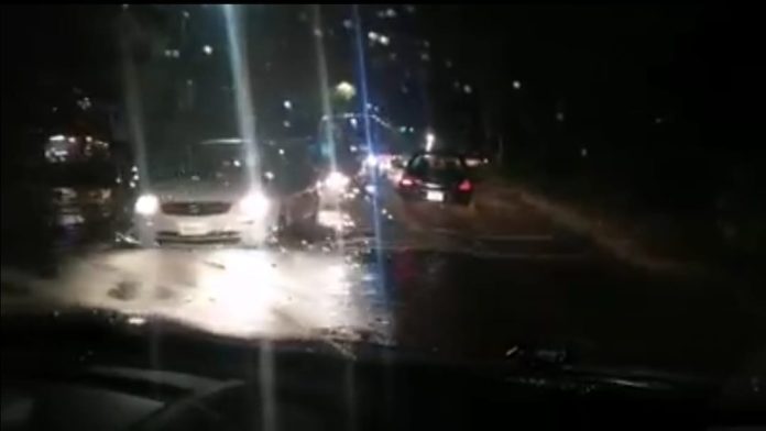 Encharcamientos en varios puntos de Morelia tras lluvia de este viernes