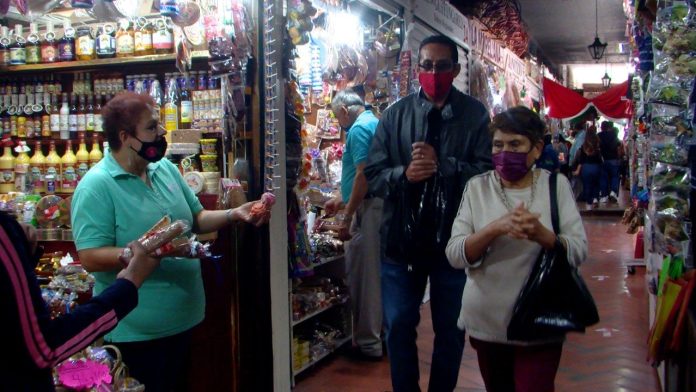 Comerciantes del Mercado de Dulces y Artesanías de la Ciudad de Morelia, no han tenido aumento en sus ventas desde la reactivación económica Comerciantes del Mercado de Dulces y Artesanías de la Ciudad de Morelia, no han tenido aumento en sus ventas desde la reactivación económica