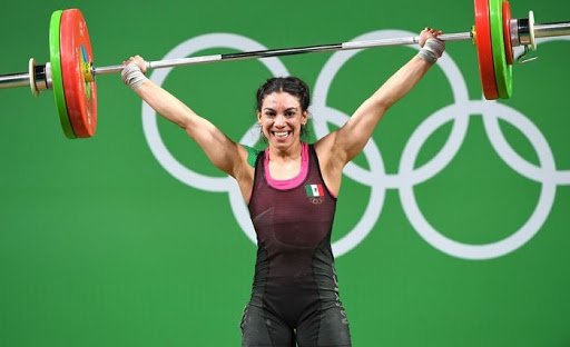 se otorga actualmente la beca para casi 300 deportistas convencionales y cerca de 50 atletas paralímpicos