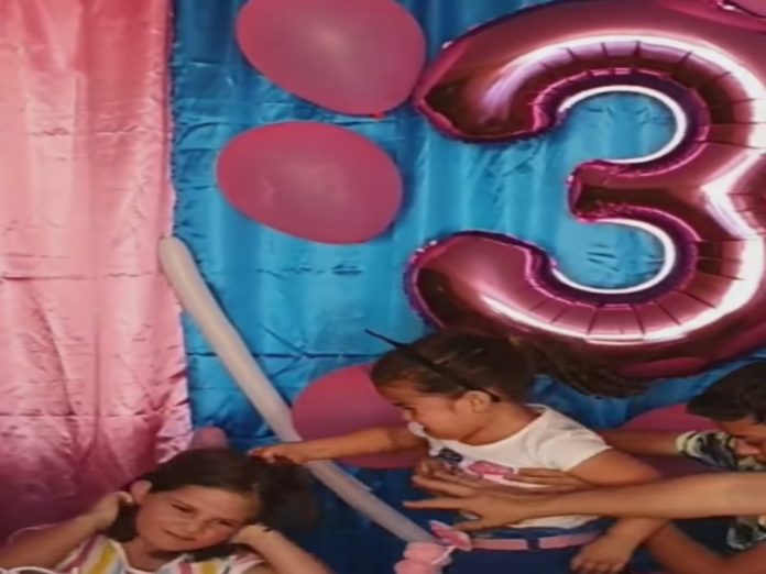 Viral; vídeo niña le jala el cabello a su amiga por soplarle a las velitas de su pastel