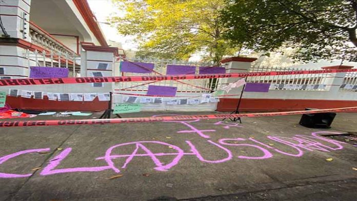Feministas clausuran sede nacional de Morena; acusan a Porfirio de acoso sexual
