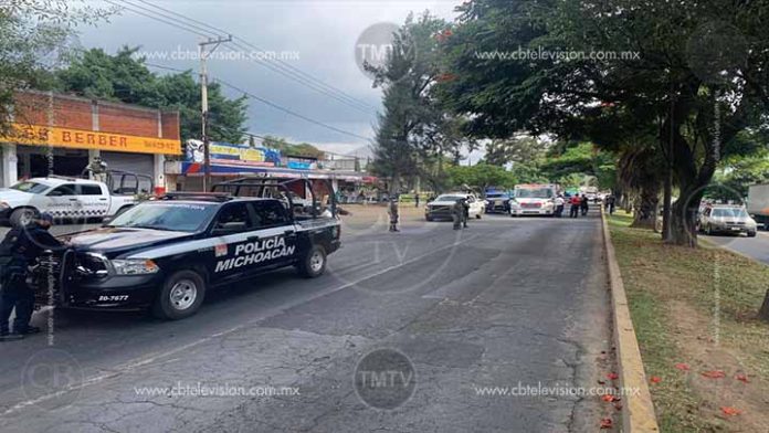 Matan a dos hombres afuera de una llantera de Uruapan