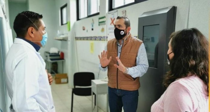 A honrar a médicos, garantizándoles sus derechos e insumos exhorta Humberto González a la Federación