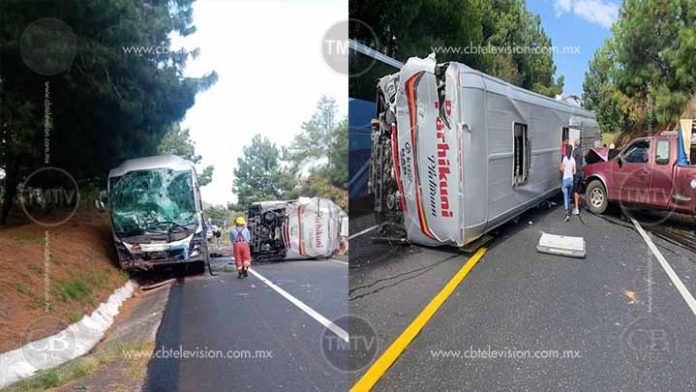 Chocan dos autobús de pasajeros en la siglo XXI; más de 15 heridos