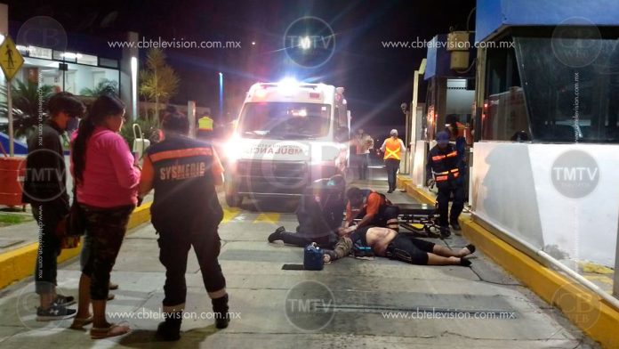 exigían a los automovilistas una cooperación voluntaria de 100 pesos por vehículo
