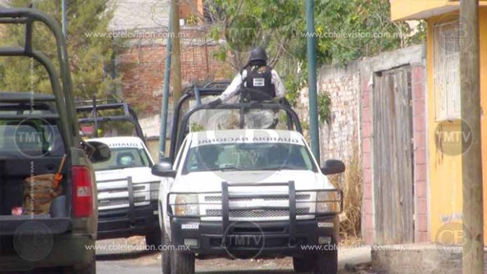 Hallan a dos hombres con huellas de tortura en Tangancícuaro