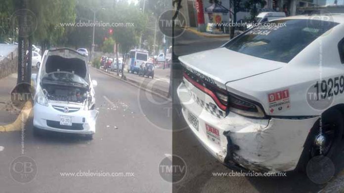 Chocan dos vehículos en la Pedregal; uno es de la GN