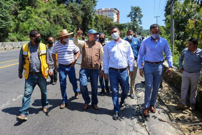 Supervisa Miguel Paredes obra pluvial a la altura de El Mirador