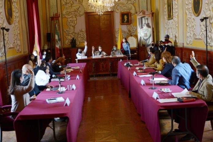 En sesión de Cabildo rinde protesta nueva jefe de tenencia de Teremendo de los Reyes