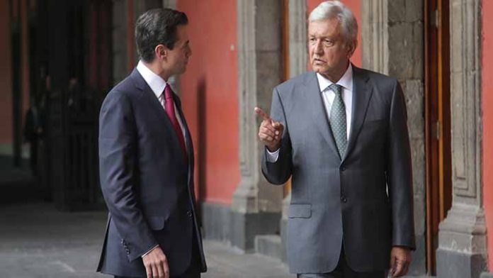 Acusan a AMLO de pactar con Peña Nieto tras la detención de Cienfuegos