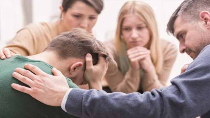 Casi 77 mil jóvenes en peligro de caer en adicciones