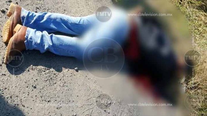 Abandonan a un hombre ejecutado en Charo