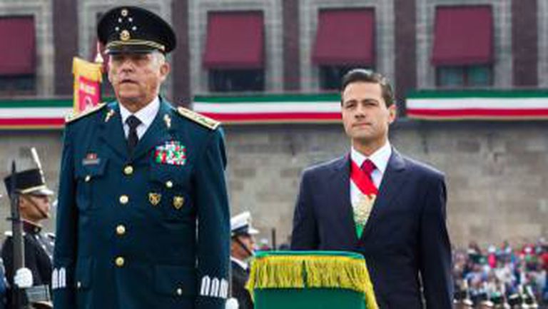 Detienen al ex secretario de Defensa de Enrique Peña Nieto Detienen al ex secretario de Defensa de Enrique Peña Nieto