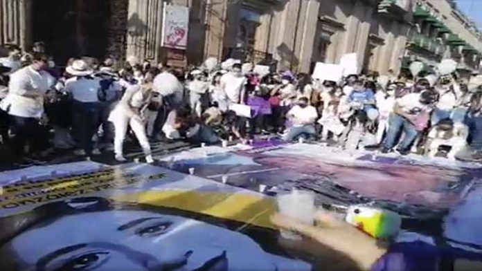 Colectivos feministas y familiares de Jessica realizan homenaje en Morelia