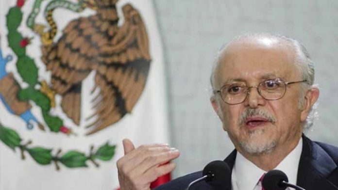 Mario Molina habría renunciado a la nacionalidad mexicana para acceder a información que le ayudó a ganar el Nobel