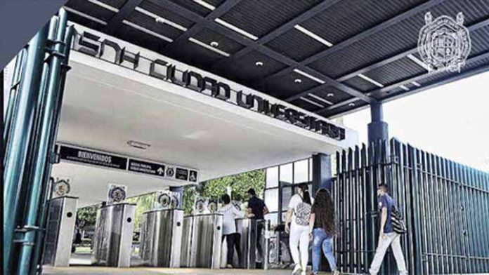¡Atrapada! Descubren a joven grabando examen de admisión a Medicina