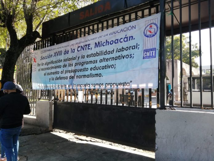 Se aprueban pago de bonos y plazas a docentes