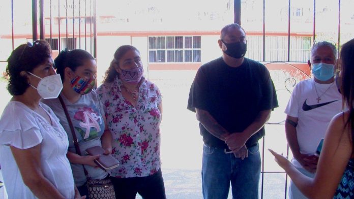 Padres de familia exigen apoyos para mantenimiento de institución escolar