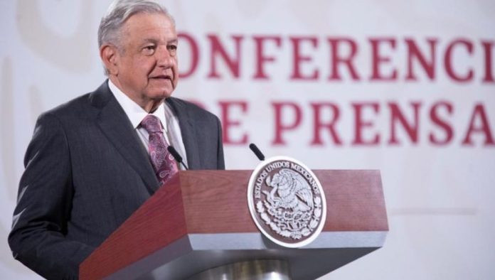 AMLO pide al INE usar voluntarios para evitar que consulta sobre expresidentes sea costosa