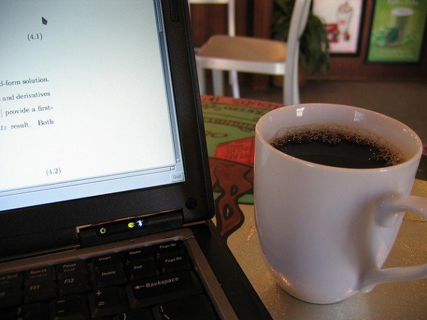 Agregaba droga al café de su compañera para que la despidieran