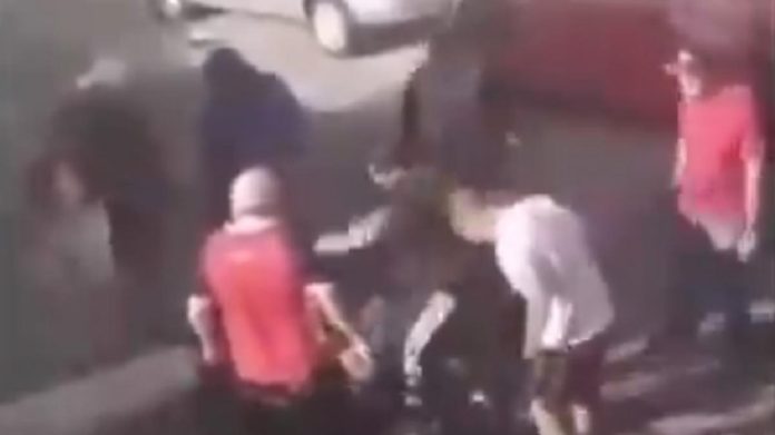 VIDEO: Tunden a golpes a supuesto ladrón en Naucalpan
