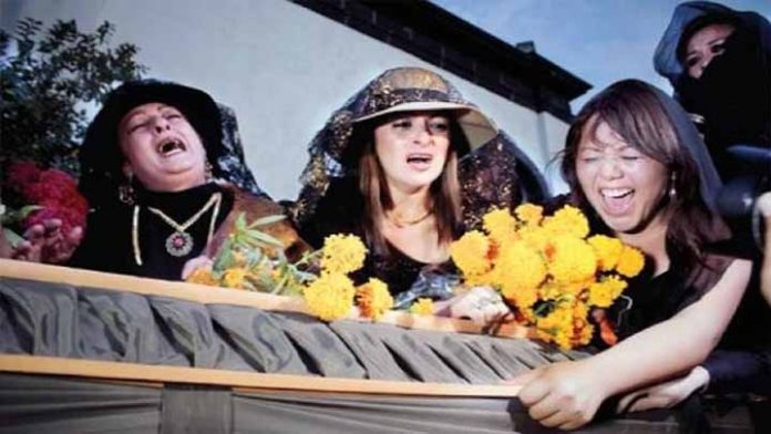 Abren concurso de lloronas en Querétaro, el premio es de $3500
