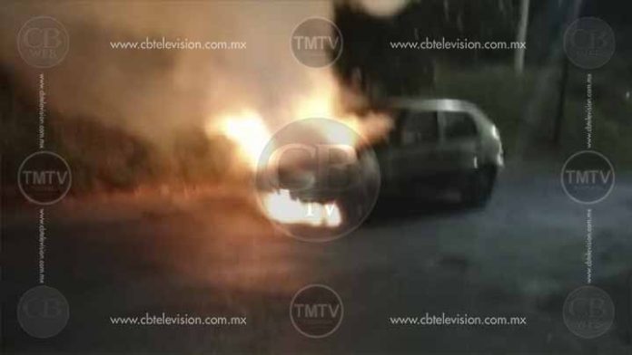 Se le quema el auto afuera del “Motel Montecarlo”