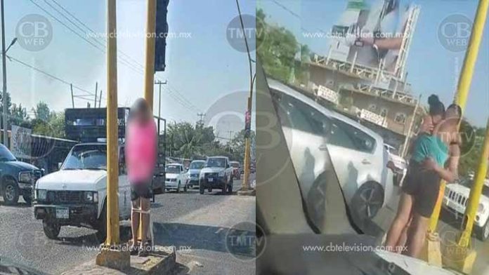 Lo amarran de un poste por pegarle a su mujer; ella acude a liberarlo