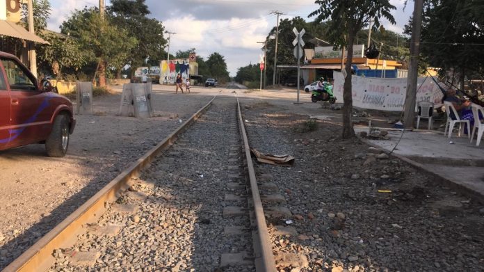 Liberan vía ferroviaria en Michoacán tras reunión con secretaria de Gobernación