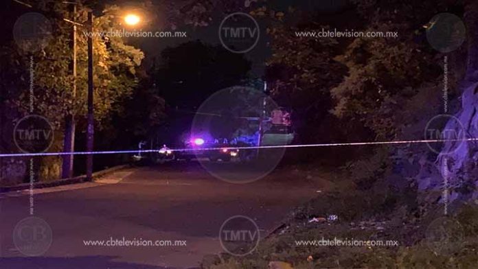 Abandonan hombre ejecutado atrás del Parque Nacional de Uruapan