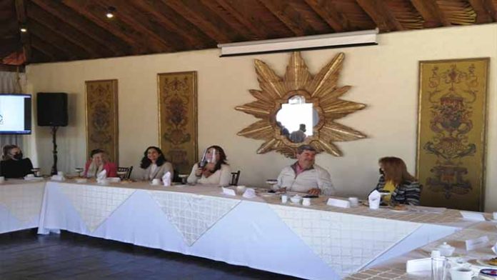 Valentín Rodríguez, escucha inquietudes de mujeres empresarias de la AMMJE