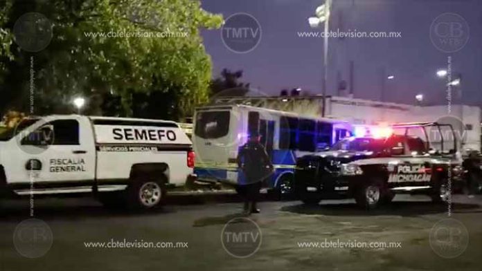 Pasajero de urbano muere de infarto afuera del Estadio Morelos