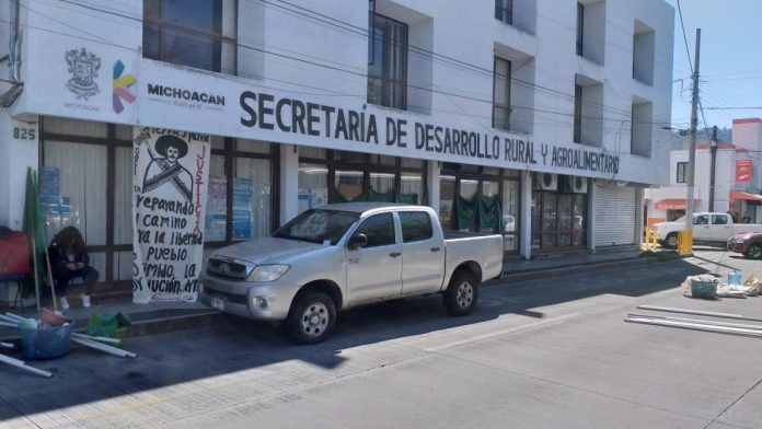 Organizaciones campesinas se manifiestan en la SEDRUA; exigen pago de recursos
