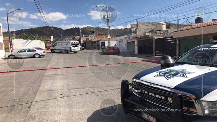 Ejecutan a dos hombres en el Punhuato; una mujer quedó herida